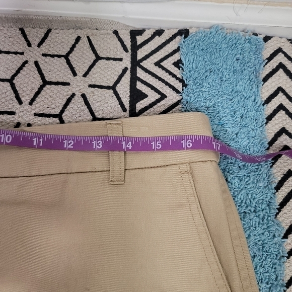 J.CREW 5INCH KHAKI SHORT, SZ 8 - Picture 10 of 12